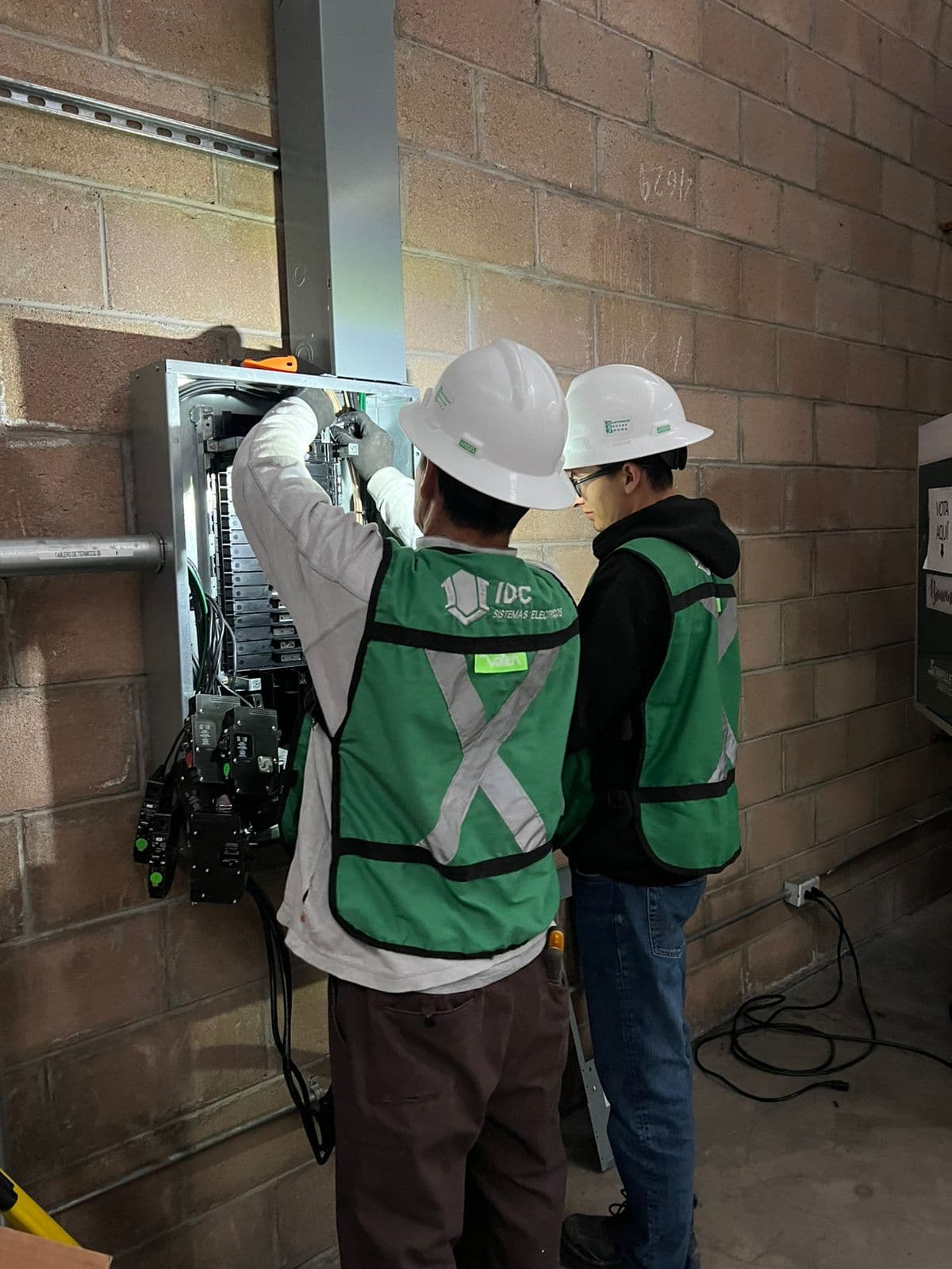 Conectamos tu visión con soluciones eléctricas inteligentes